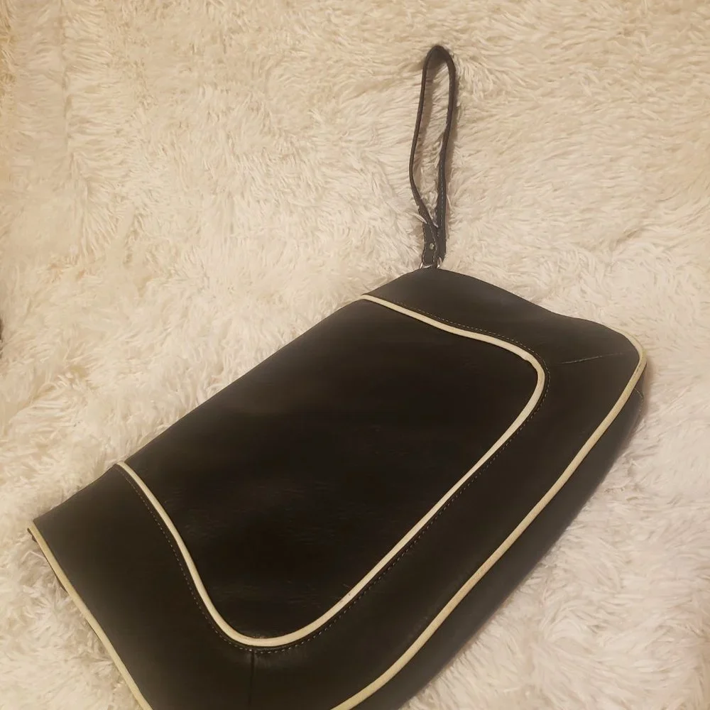 Clutch - Picture 2 of 3